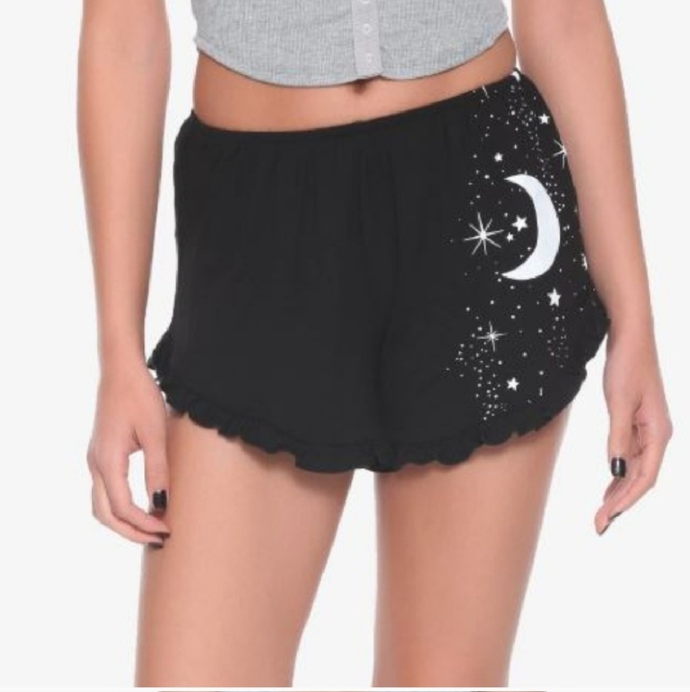 Nwt moon star ruffle black shorts